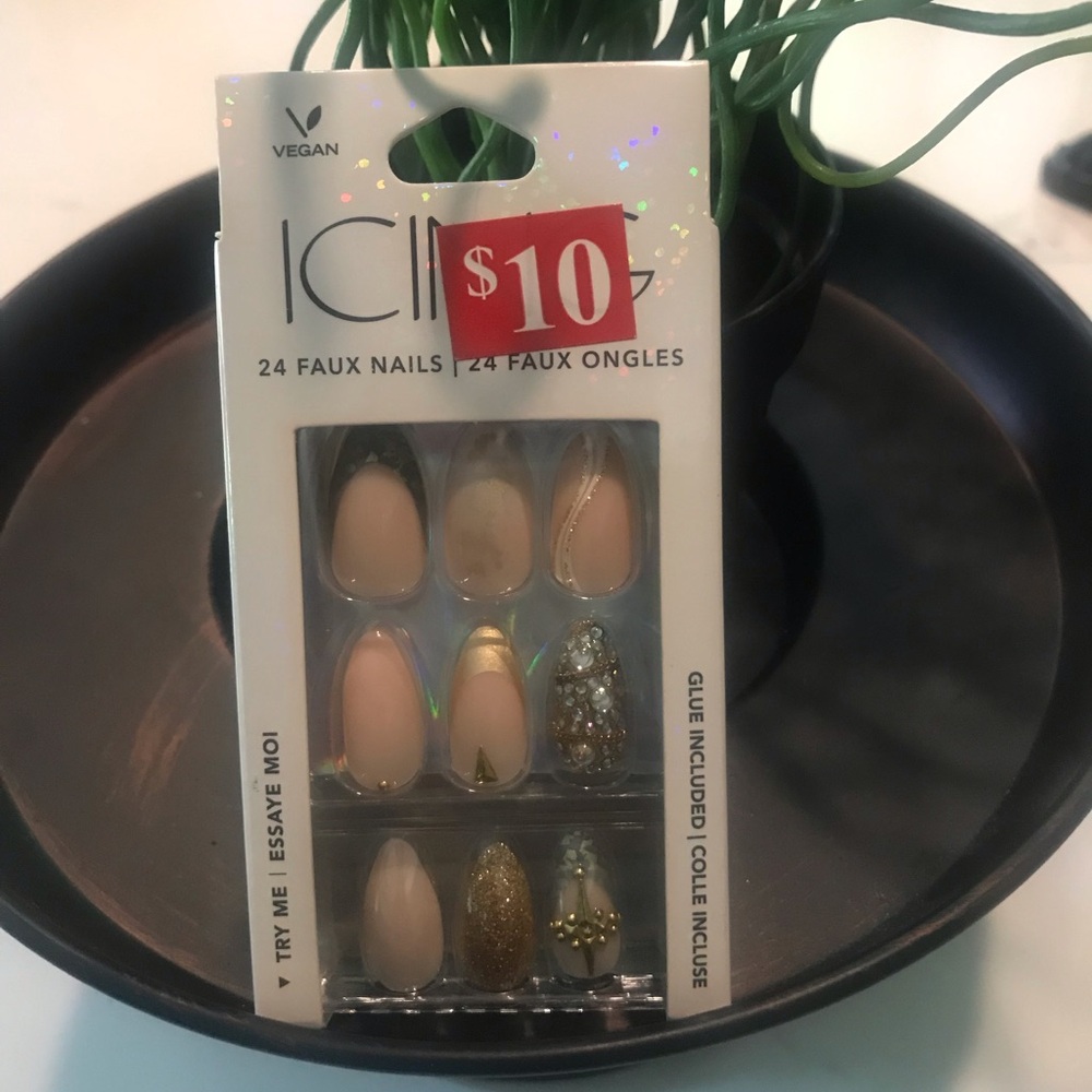 💕 Icing Vegan Faux Nails- Glue Included
